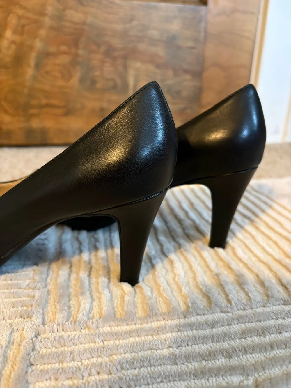 Naturalizer Black Leather Round-Toe Heels
